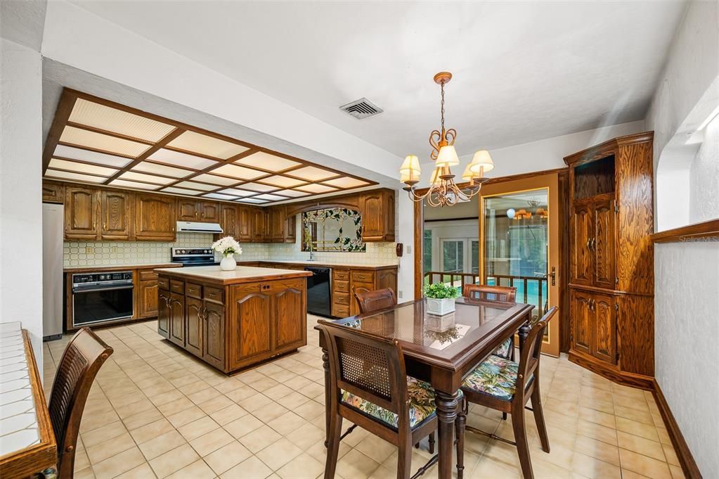 待售: $799,900 (4 贝兹, 2 浴室, 4111 平方英尺)