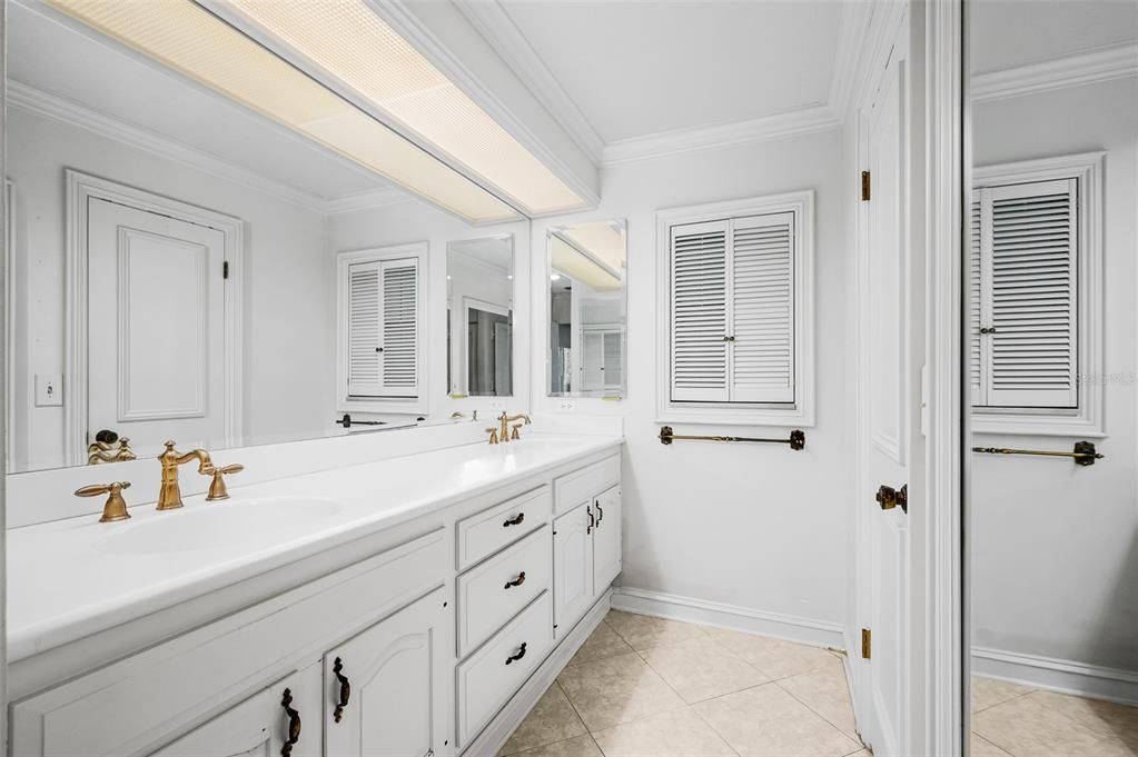 待售: $799,900 (4 贝兹, 2 浴室, 4111 平方英尺)