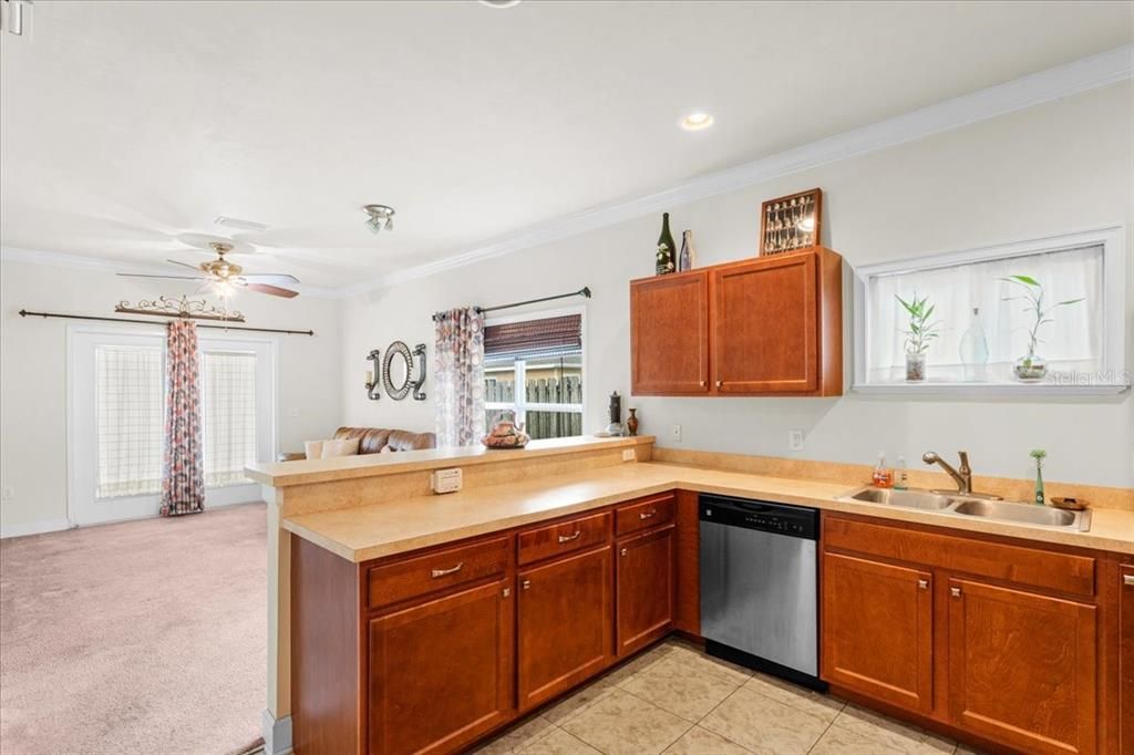 待售: $278,500 (3 贝兹, 2 浴室, 1324 平方英尺)