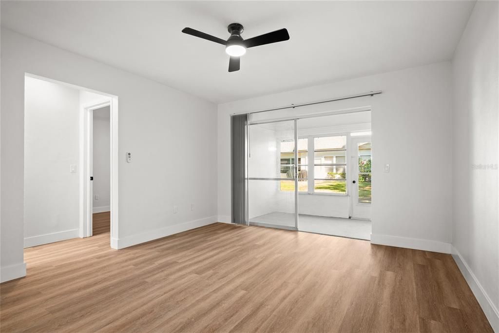 For Sale: $139,900 (1 beds, 1 baths, 716 Square Feet)