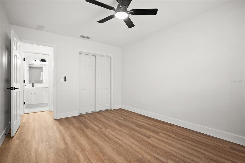 For Sale: $139,900 (1 beds, 1 baths, 716 Square Feet)