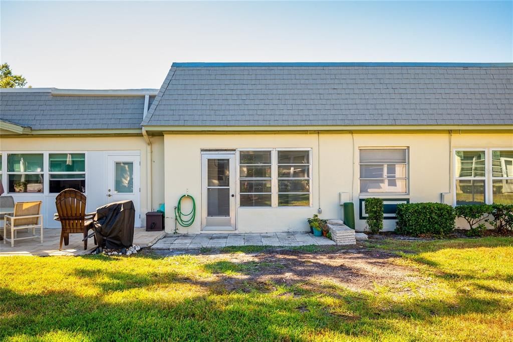 For Sale: $139,900 (1 beds, 1 baths, 716 Square Feet)