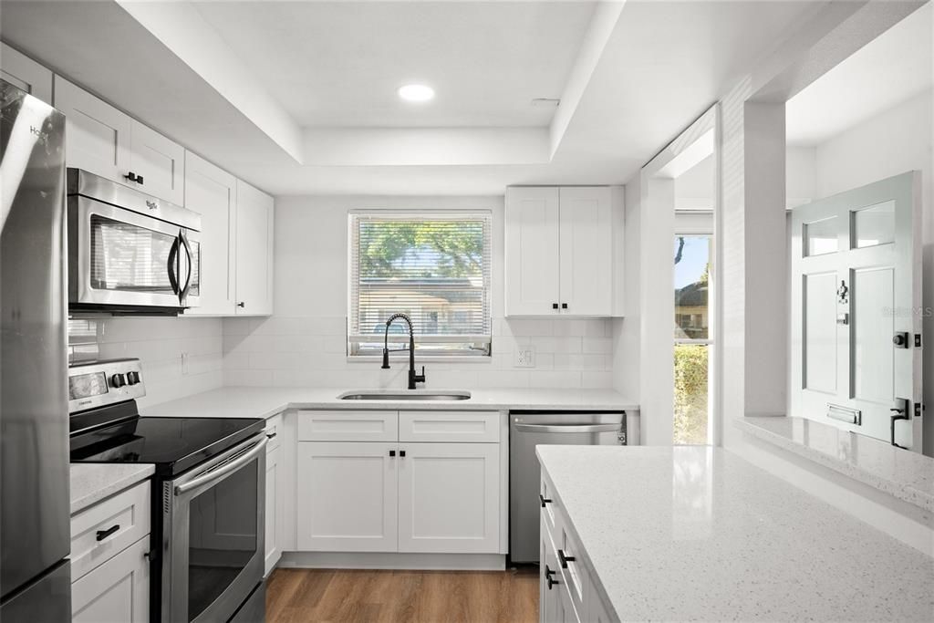 For Sale: $139,900 (1 beds, 1 baths, 716 Square Feet)