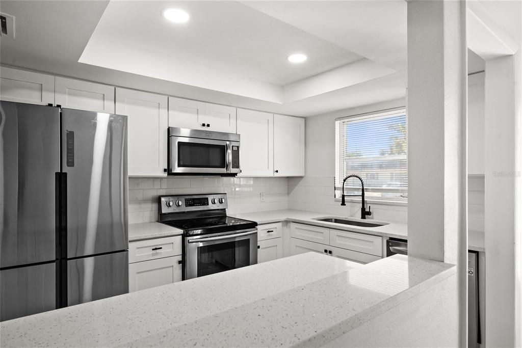 For Sale: $139,900 (1 beds, 1 baths, 716 Square Feet)