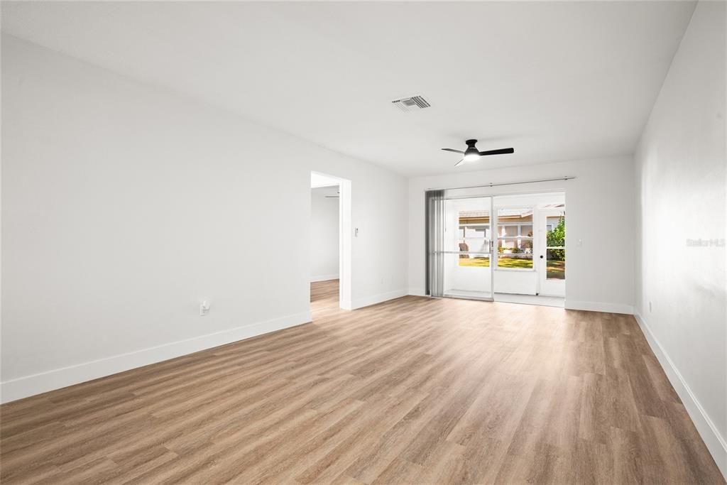 For Sale: $139,900 (1 beds, 1 baths, 716 Square Feet)