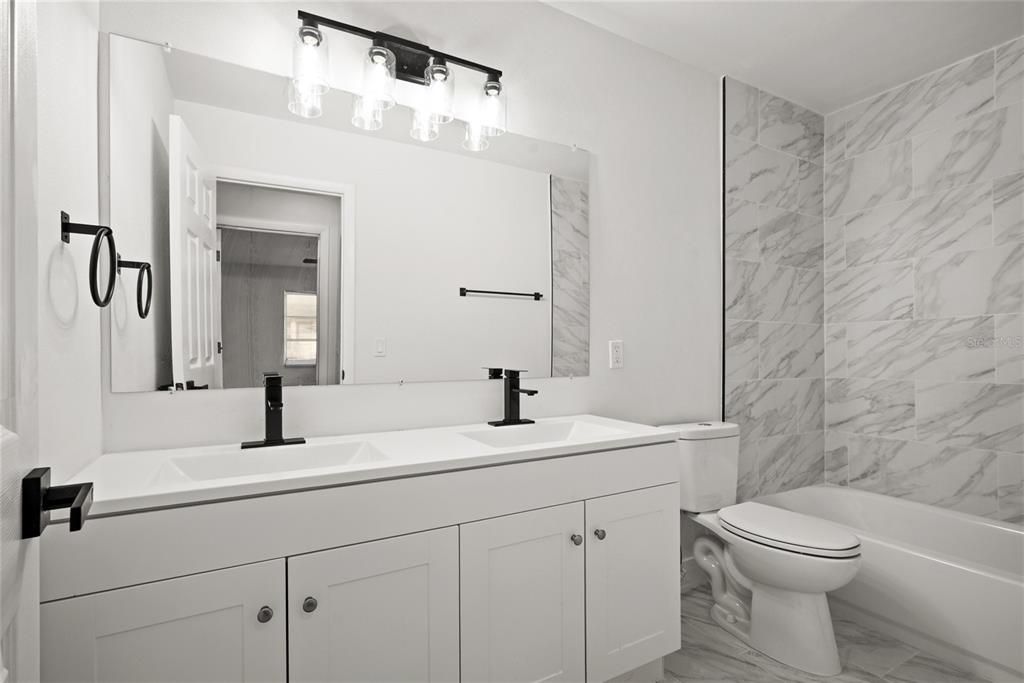 For Sale: $139,900 (1 beds, 1 baths, 716 Square Feet)