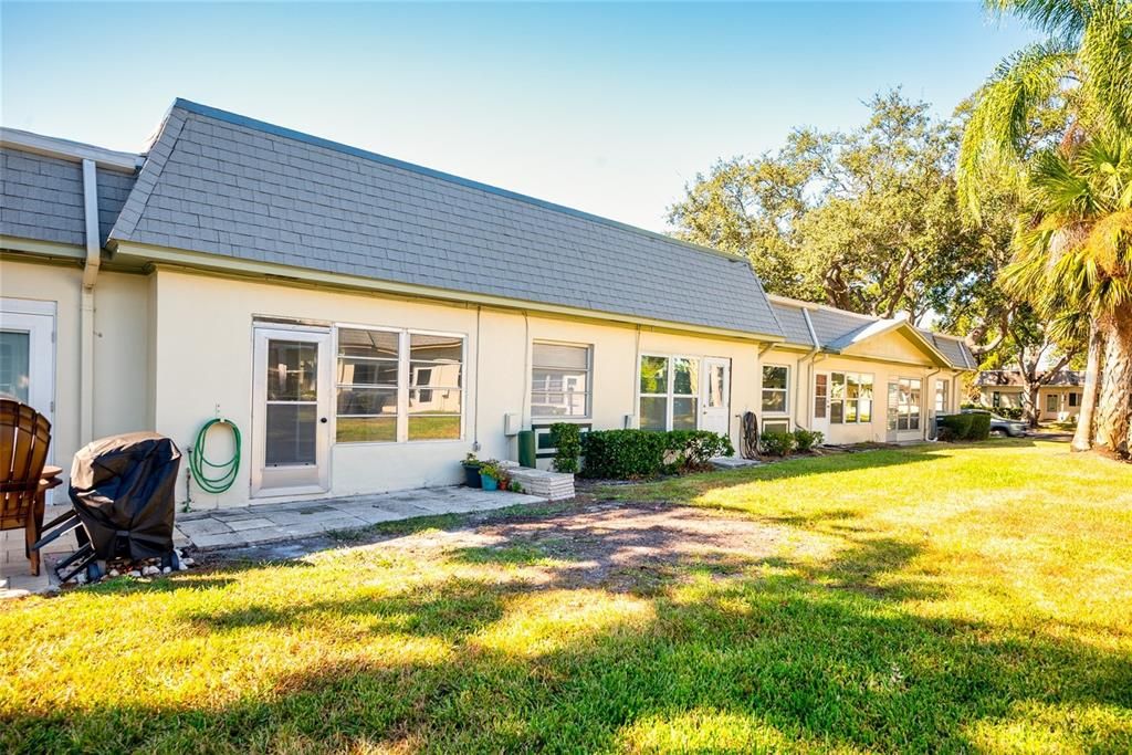 For Sale: $139,900 (1 beds, 1 baths, 716 Square Feet)