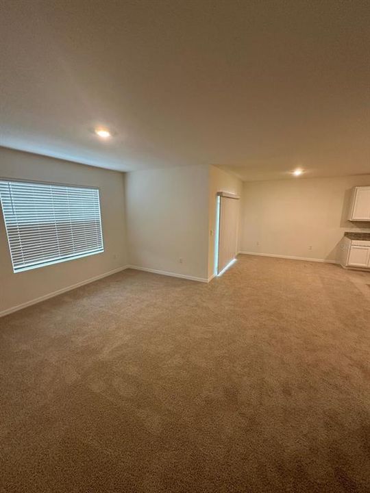 For Rent: $2,450 (4 beds, 2 baths, 1867 Square Feet)