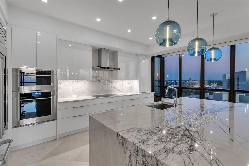 На продажу: $6,995,000 (3 спален, 3 ванн, 3380 Квадратных фут)