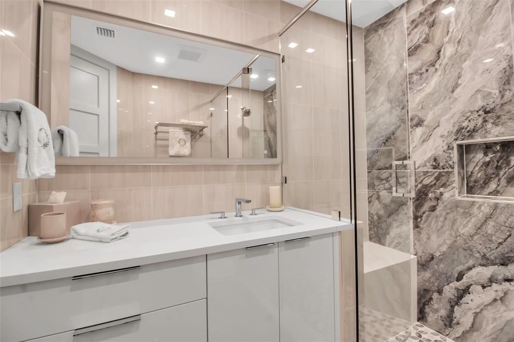 На продажу: $6,995,000 (3 спален, 3 ванн, 3380 Квадратных фут)