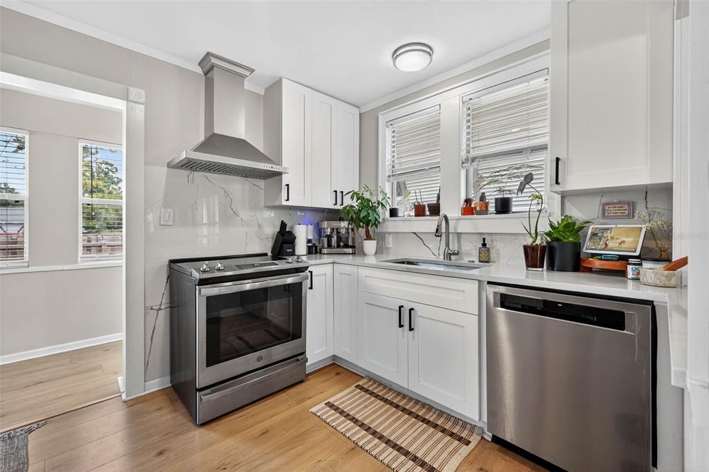 待售: $440,000 (2 贝兹, 1 浴室, 1028 平方英尺)