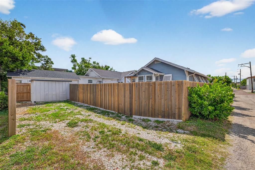 待售: $440,000 (2 贝兹, 1 浴室, 1028 平方英尺)