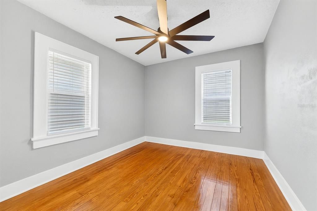 待售: $440,000 (2 贝兹, 1 浴室, 1028 平方英尺)