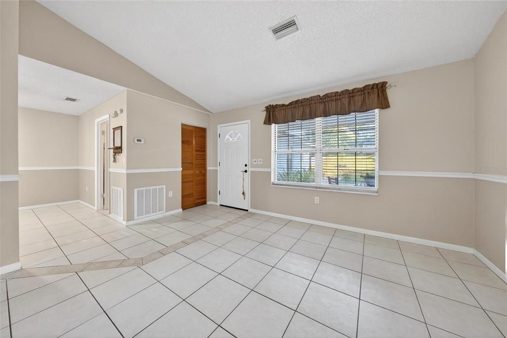 En Venta: $369,000 (3 camas, 2 baños, 1748 Pies cuadrados)