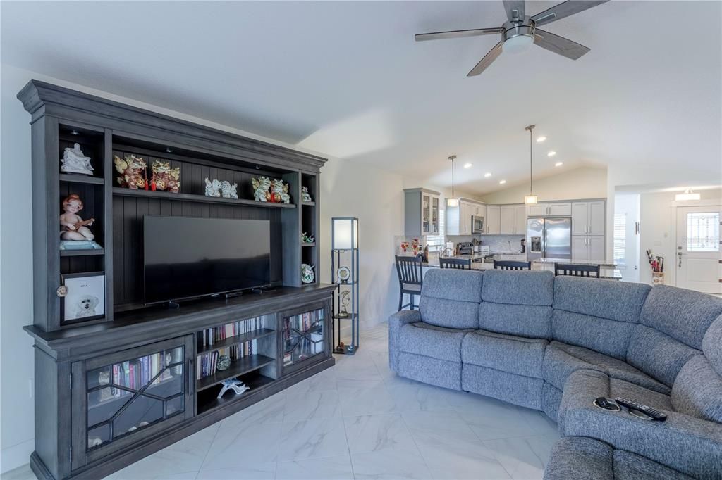 For Sale: $425,000 (3 beds, 2 baths, 1772 Square Feet)