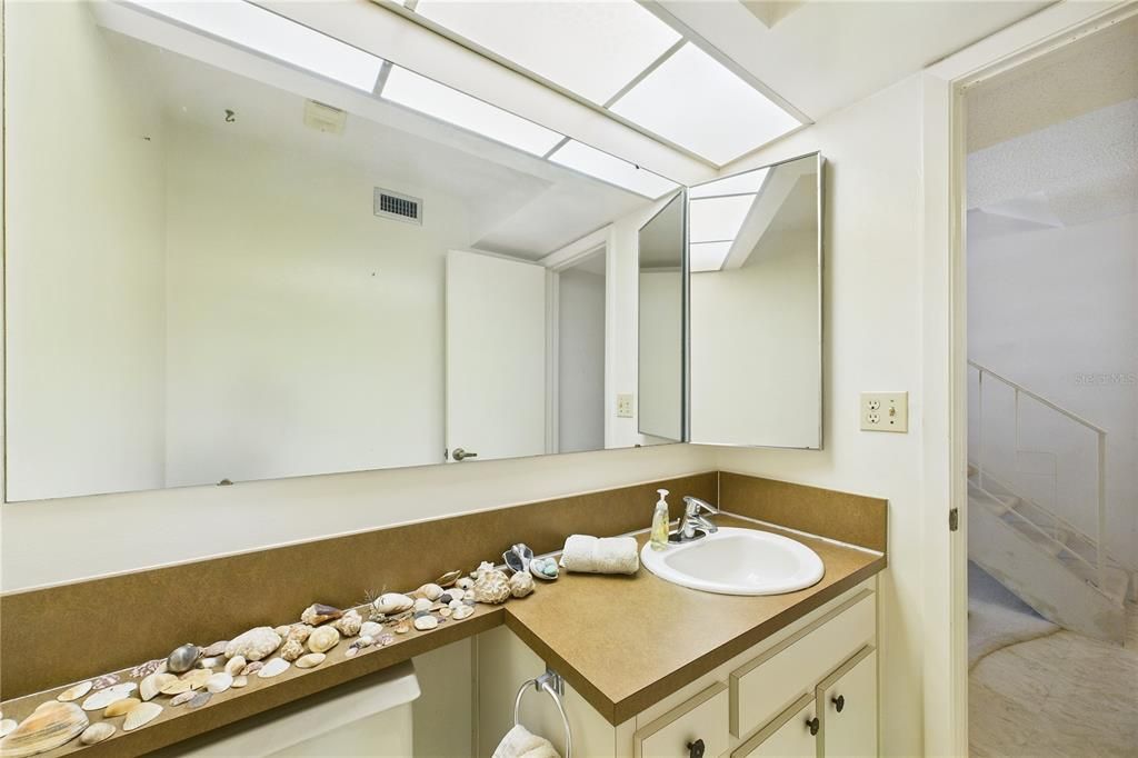 待售: $375,000 (2 贝兹, 2 浴室, 1256 平方英尺)