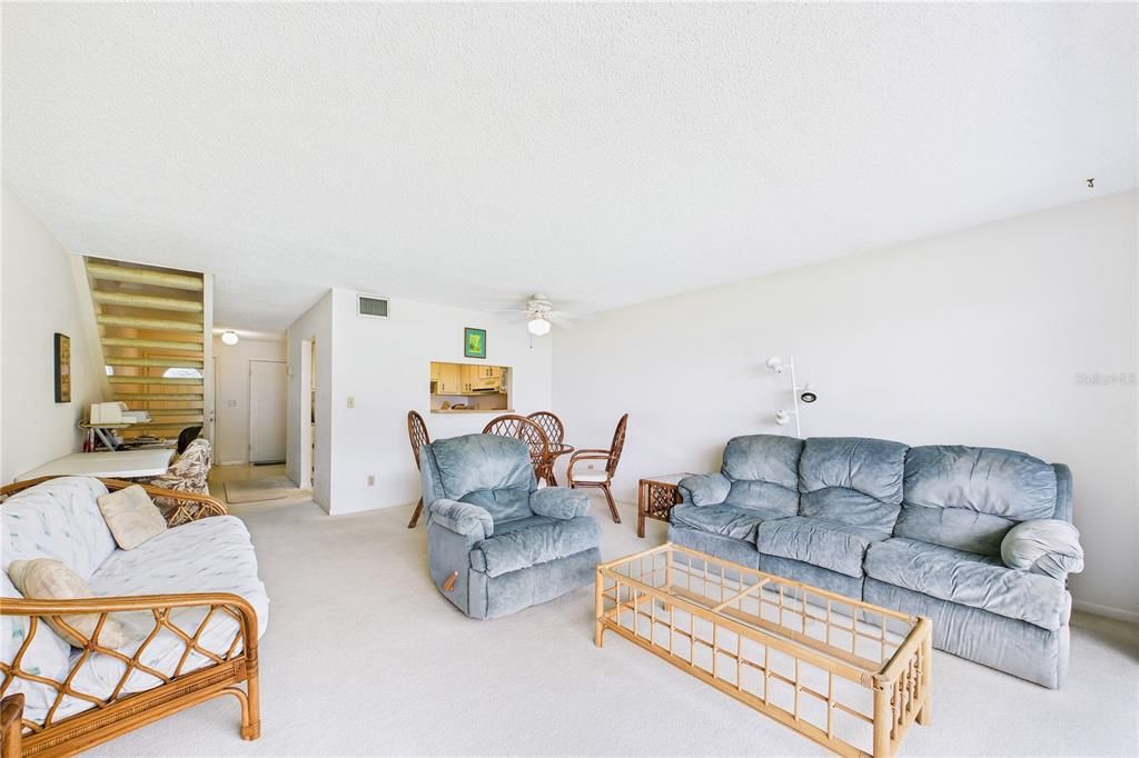 待售: $375,000 (2 贝兹, 2 浴室, 1256 平方英尺)