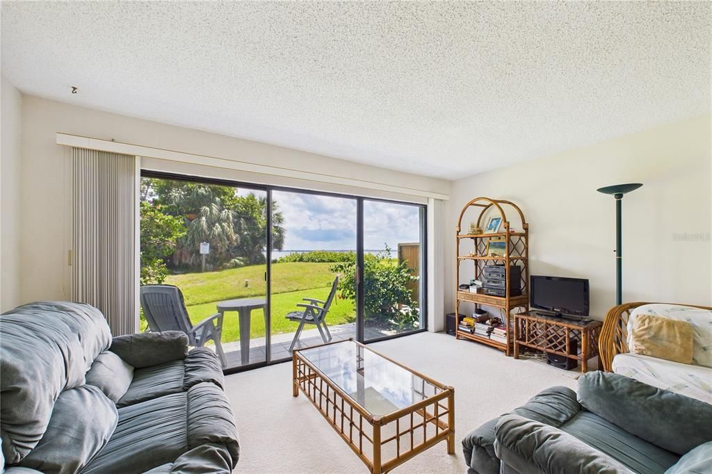 待售: $375,000 (2 贝兹, 2 浴室, 1256 平方英尺)