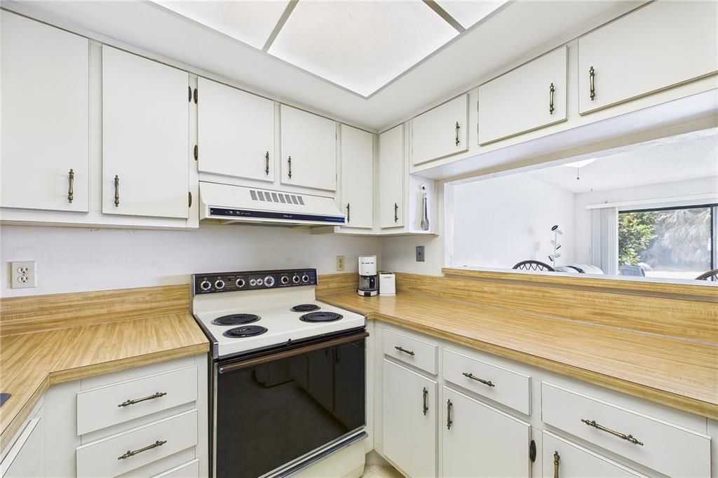 待售: $375,000 (2 贝兹, 2 浴室, 1256 平方英尺)