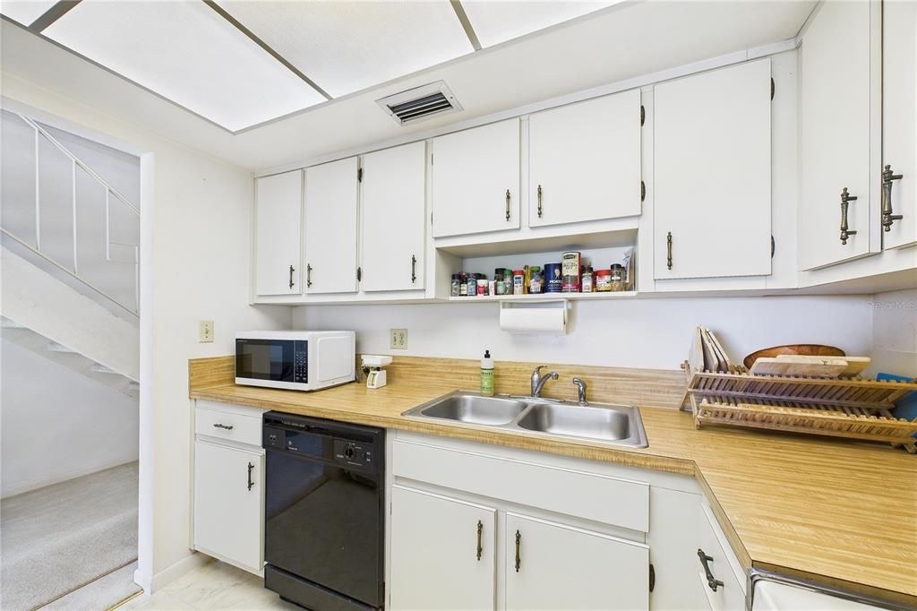 待售: $375,000 (2 贝兹, 2 浴室, 1256 平方英尺)