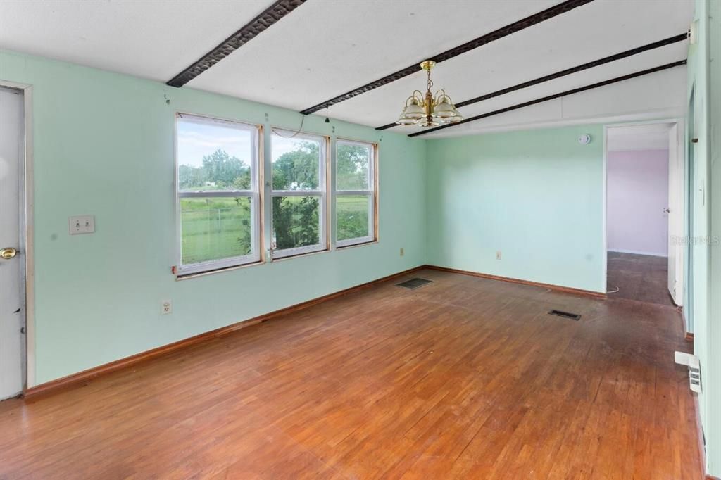 Activo con contrato: $250,000 (3 camas, 2 baños, 1344 Pies cuadrados)