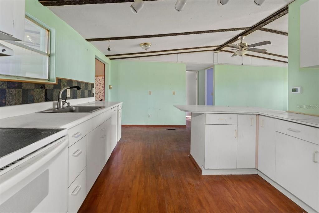 Activo con contrato: $250,000 (3 camas, 2 baños, 1344 Pies cuadrados)