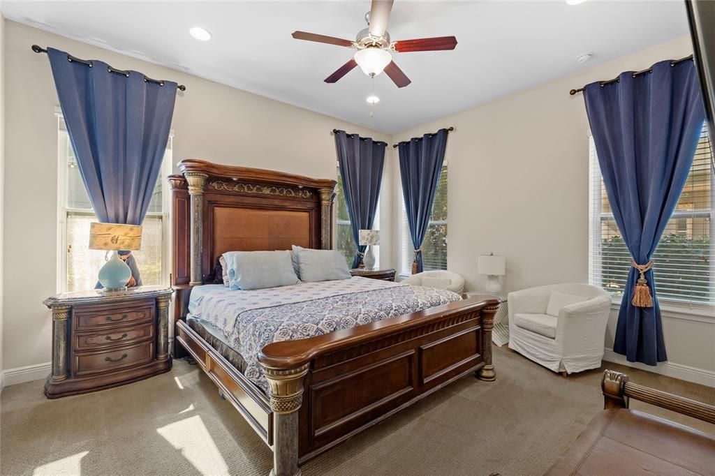 Под контрактом: $790,000 (3 спален, 3 ванн, 2685 Квадратных фут)