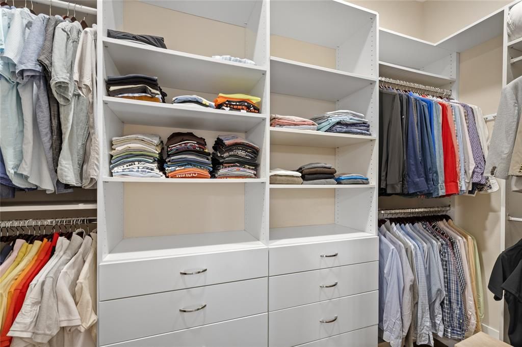 Под контрактом: $790,000 (3 спален, 3 ванн, 2685 Квадратных фут)