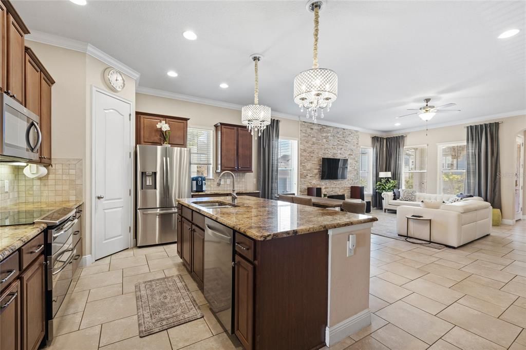 Под контрактом: $790,000 (3 спален, 3 ванн, 2685 Квадратных фут)