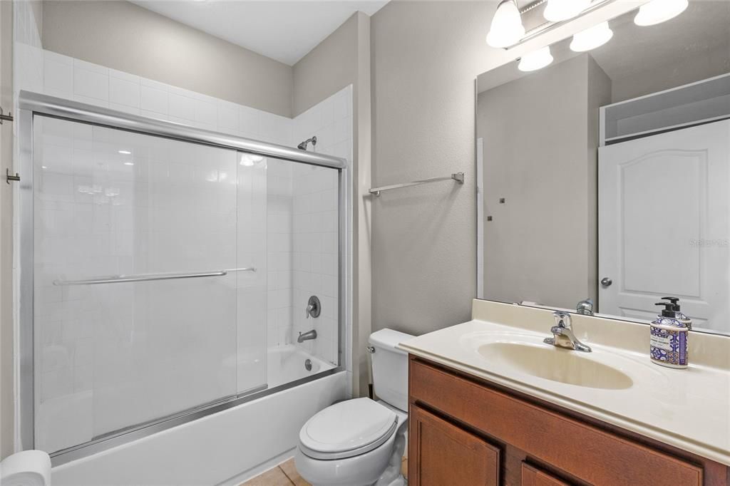 Под контрактом: $790,000 (3 спален, 3 ванн, 2685 Квадратных фут)