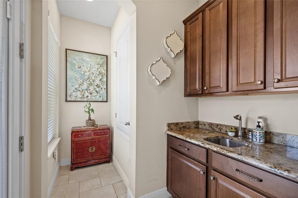 Под контрактом: $790,000 (3 спален, 3 ванн, 2685 Квадратных фут)