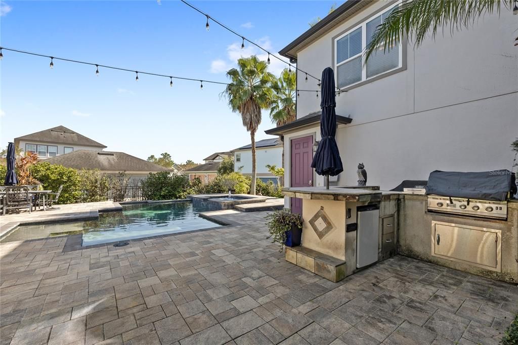 Под контрактом: $790,000 (3 спален, 3 ванн, 2685 Квадратных фут)