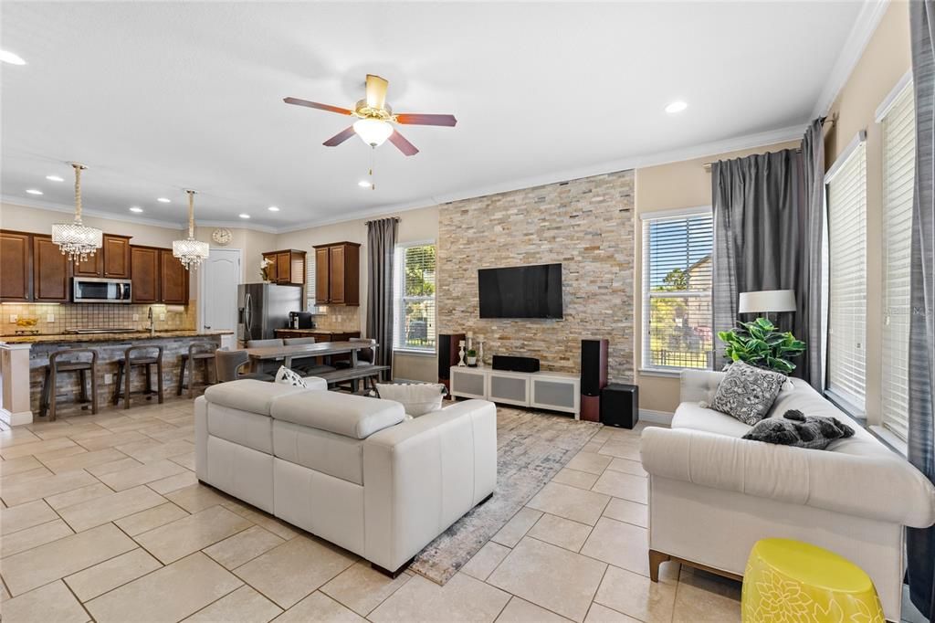 Под контрактом: $790,000 (3 спален, 3 ванн, 2685 Квадратных фут)