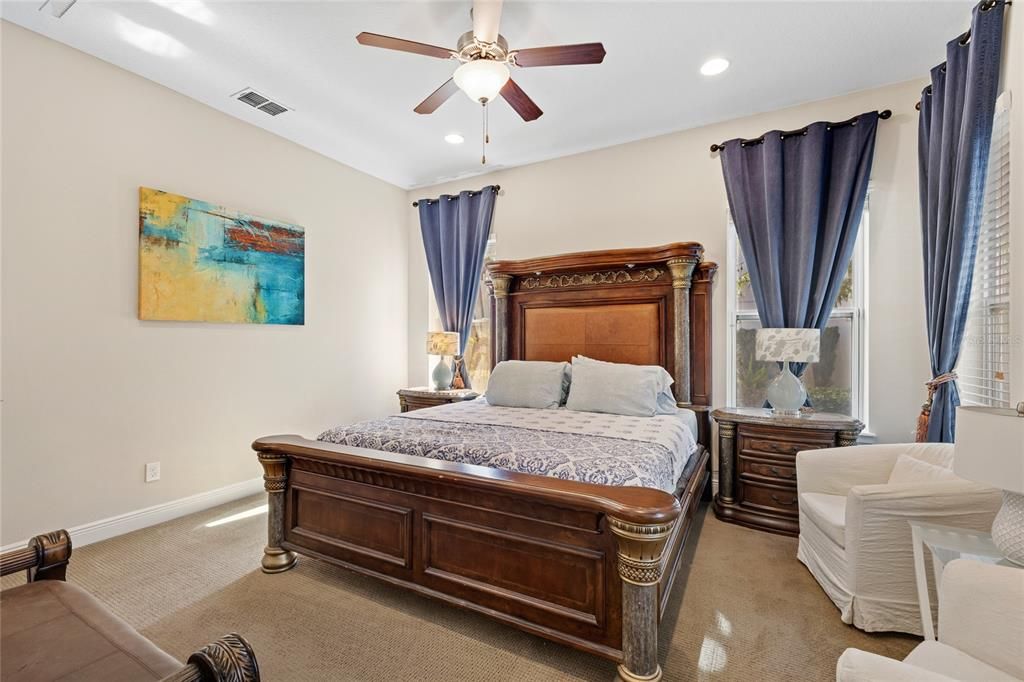 Под контрактом: $790,000 (3 спален, 3 ванн, 2685 Квадратных фут)