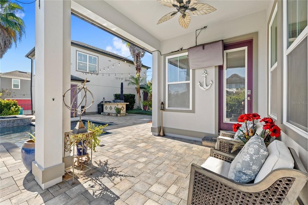 Под контрактом: $790,000 (3 спален, 3 ванн, 2685 Квадратных фут)