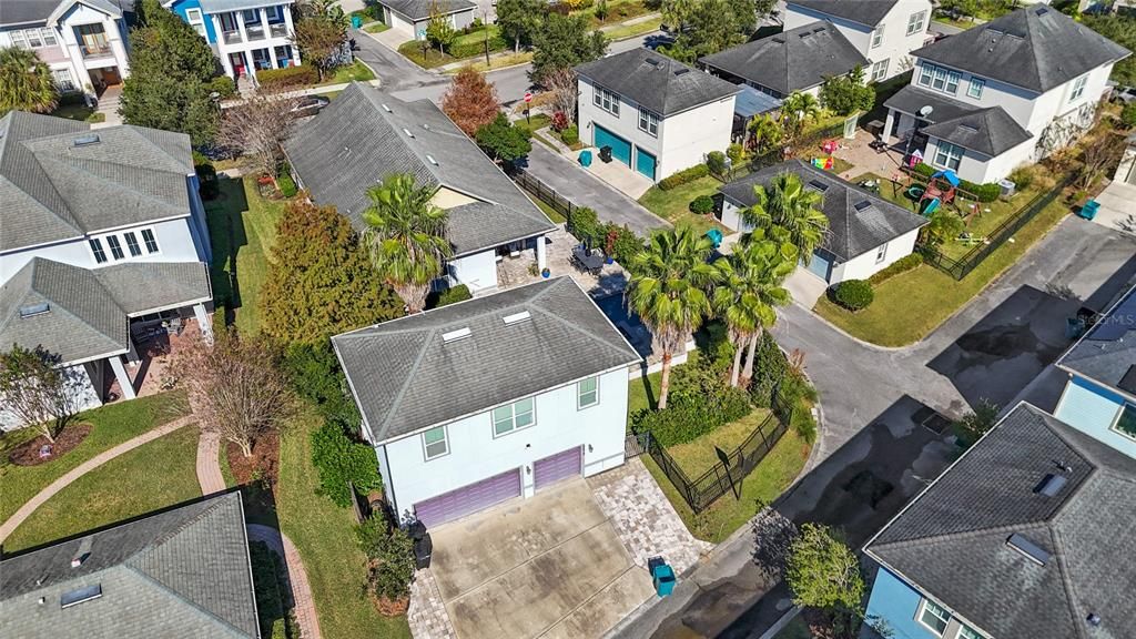 Под контрактом: $790,000 (3 спален, 3 ванн, 2685 Квадратных фут)