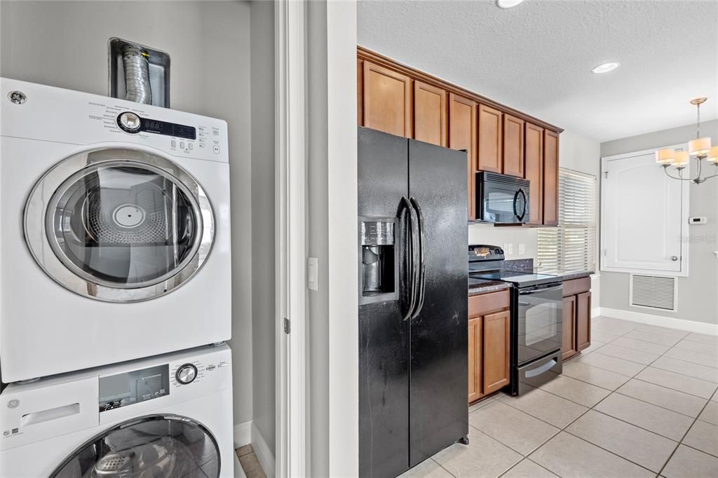 Под контрактом: $790,000 (3 спален, 3 ванн, 2685 Квадратных фут)