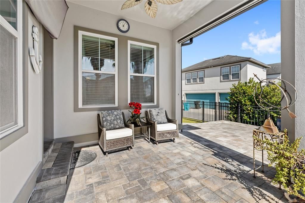 Под контрактом: $790,000 (3 спален, 3 ванн, 2685 Квадратных фут)