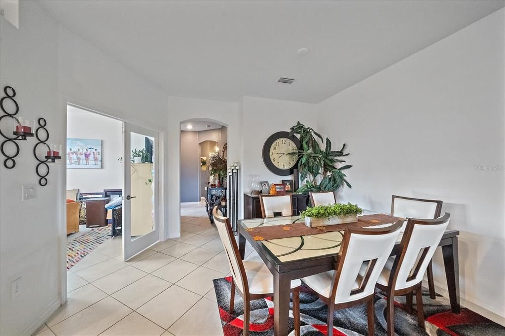 待售: $327,000 (2 贝兹, 2 浴室, 1581 平方英尺)