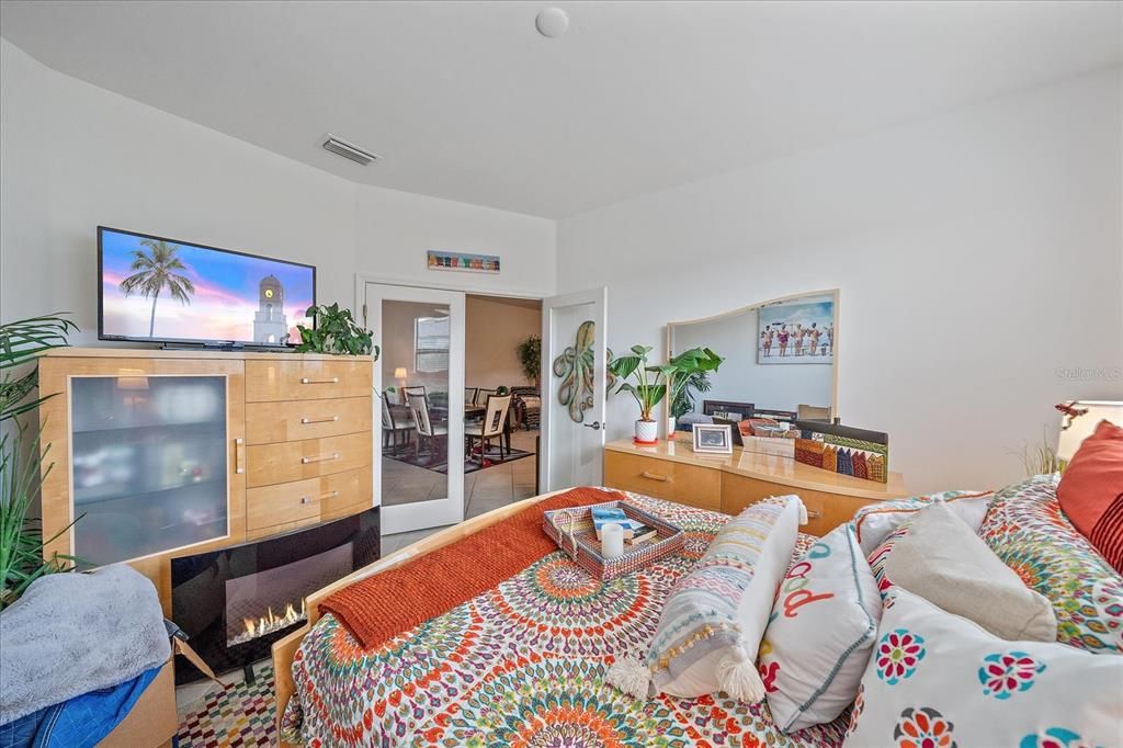 待售: $327,000 (2 贝兹, 2 浴室, 1581 平方英尺)