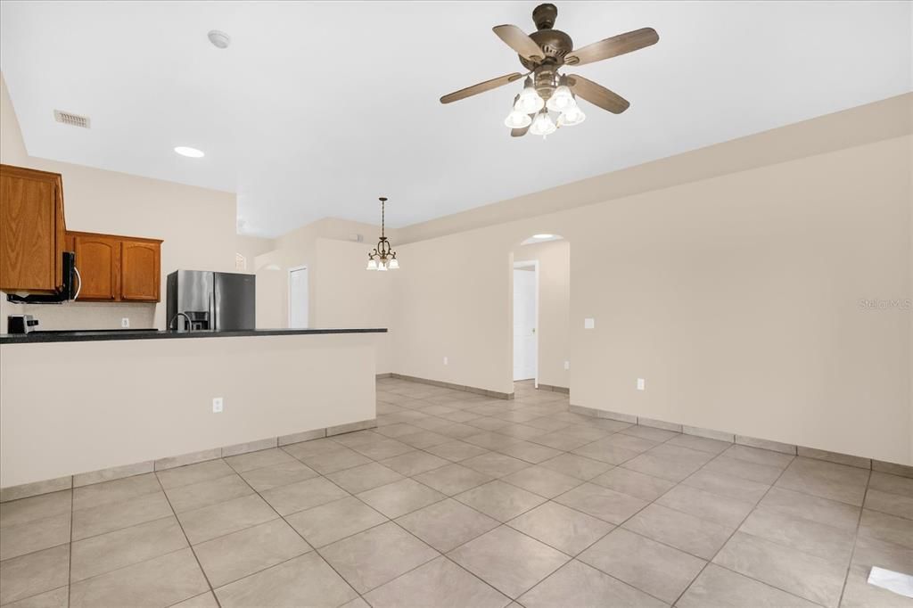 待售: $265,000 (3 贝兹, 2 浴室, 1318 平方英尺)