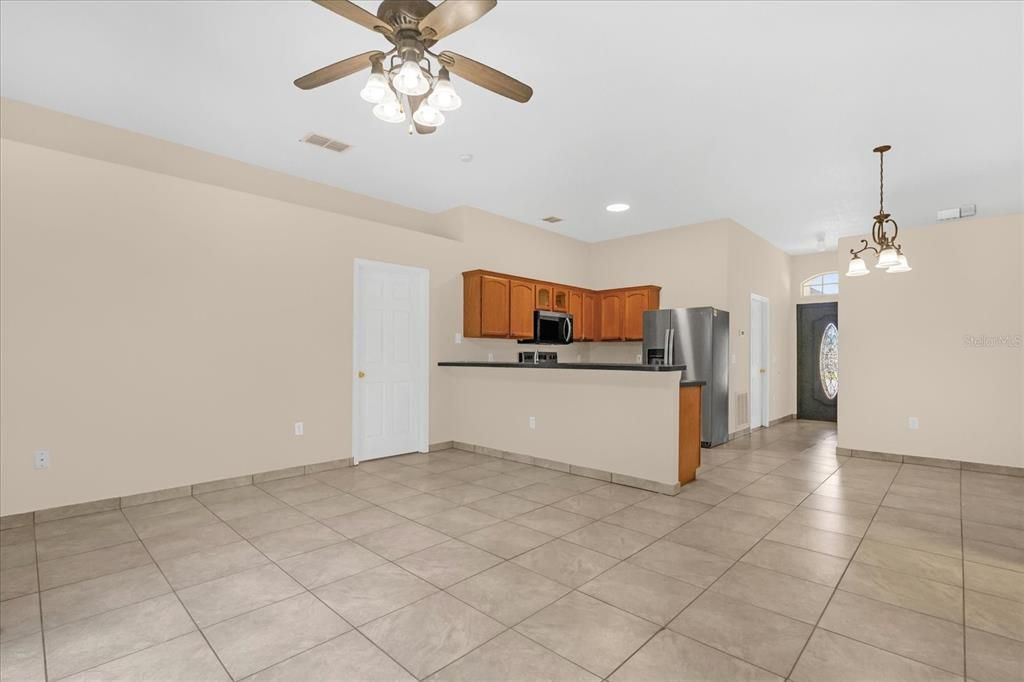 待售: $265,000 (3 贝兹, 2 浴室, 1318 平方英尺)