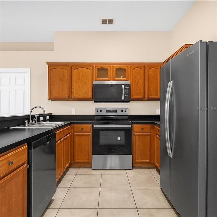 待售: $265,000 (3 贝兹, 2 浴室, 1318 平方英尺)