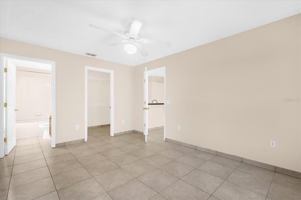 待售: $265,000 (3 贝兹, 2 浴室, 1318 平方英尺)