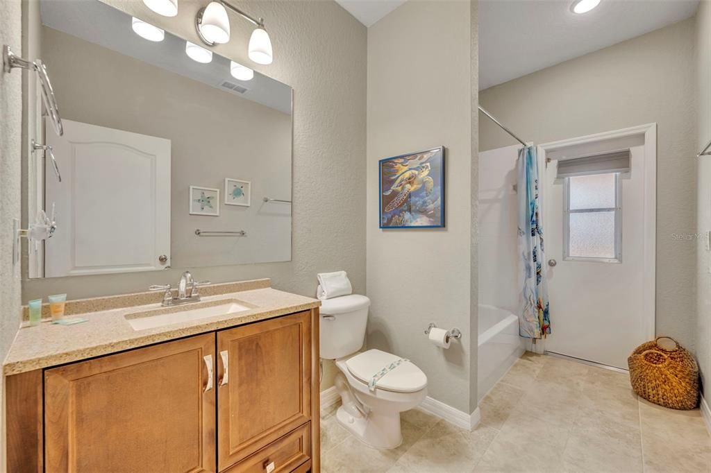 合同活跃: $475,000 (4 贝兹, 3 浴室, 2083 平方英尺)