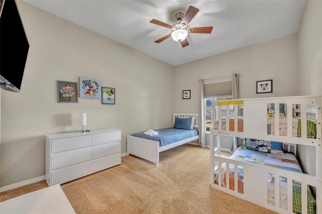 合同活跃: $475,000 (4 贝兹, 3 浴室, 2083 平方英尺)