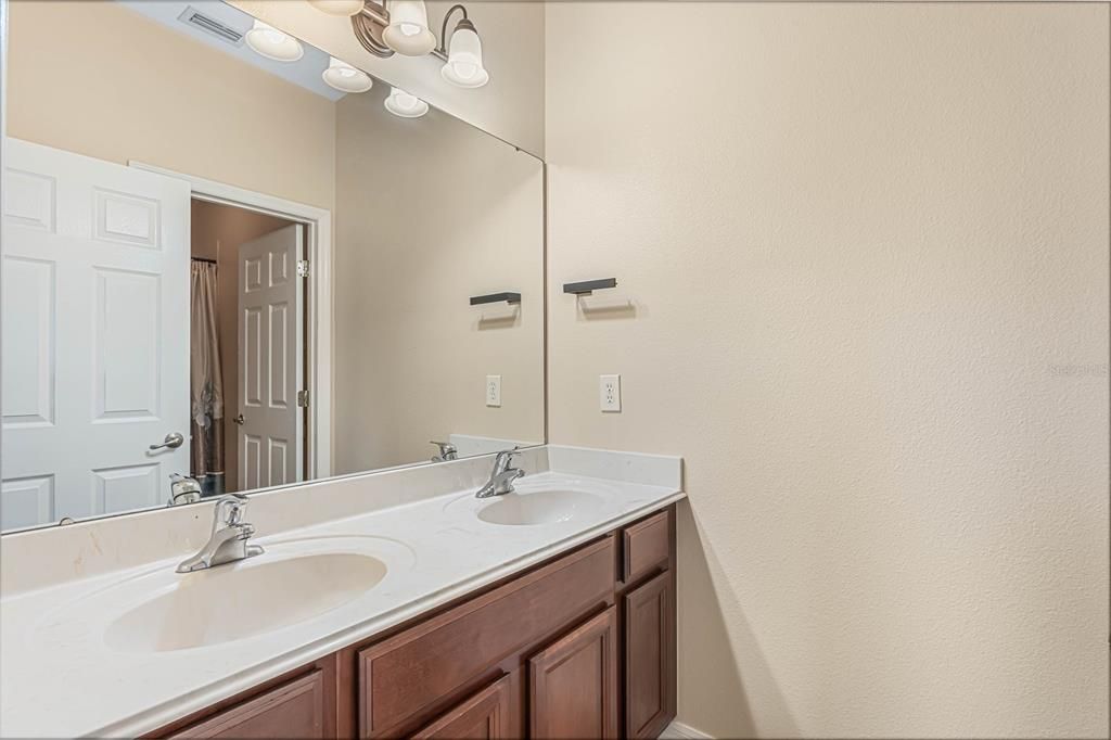 For Sale: $540,000 (5 beds, 3 baths, 3203 Square Feet)