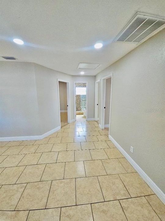 For Rent: $1,650 (3 beds, 3 baths, 1196 Square Feet)