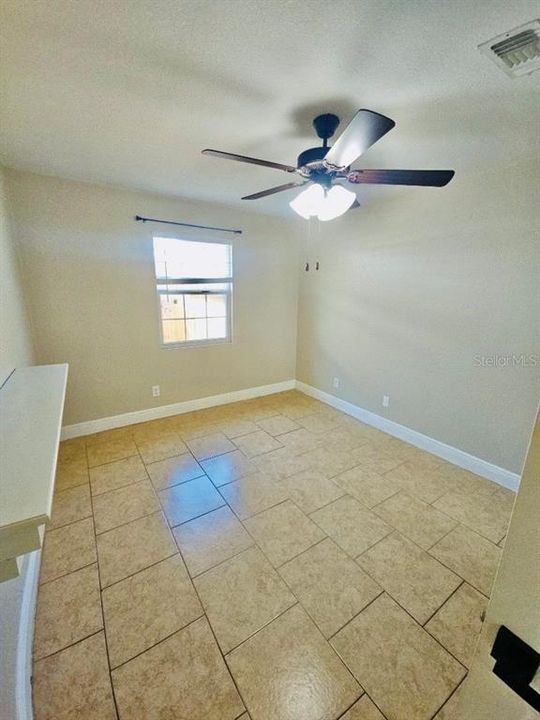 For Rent: $1,650 (3 beds, 3 baths, 1196 Square Feet)