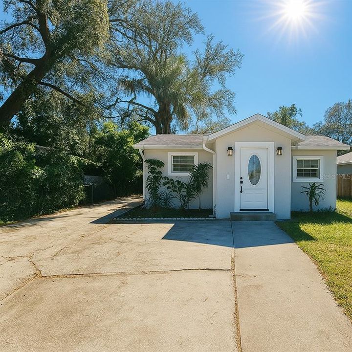 For Rent: $1,650 (3 beds, 3 baths, 1196 Square Feet)